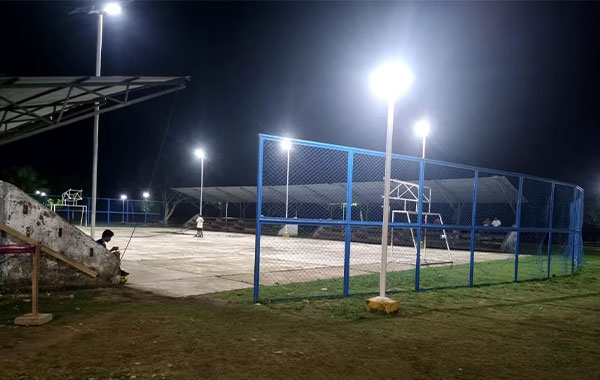 التنفيذ الناجح لمشروع البلدية (إنارة الشوارع بالطاقة الشمسية) في بيرو
