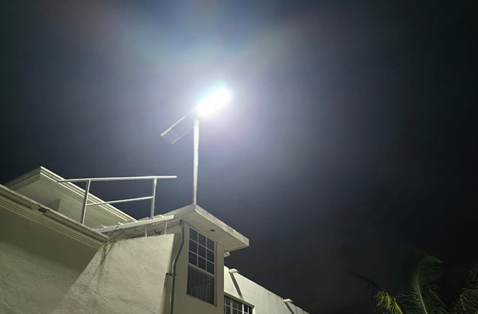 مصابيح الشوارع الشمسية Anern SLZ2‑200W في مشروع إضاءة الطرق بالمكسيك